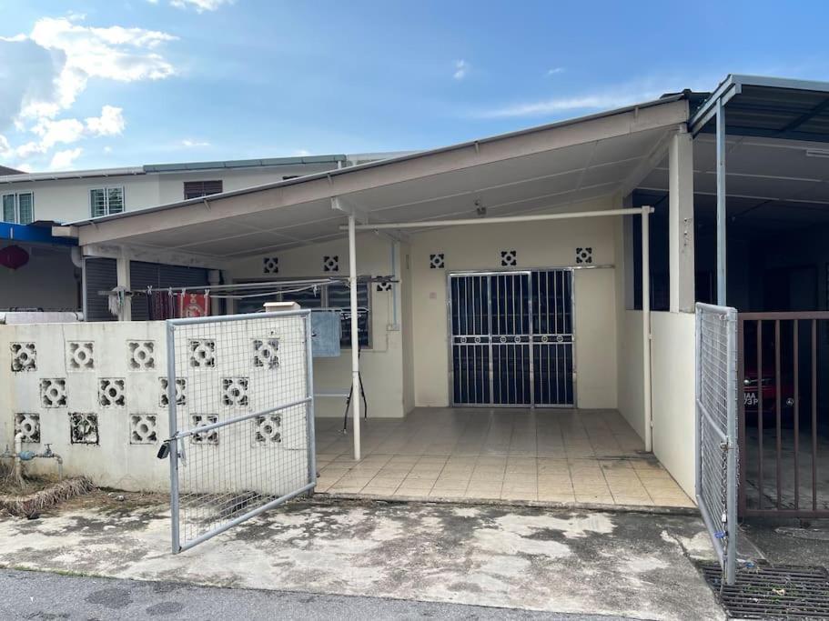 City #2Storey Landed #4Bedrooms Kuching Exterior foto